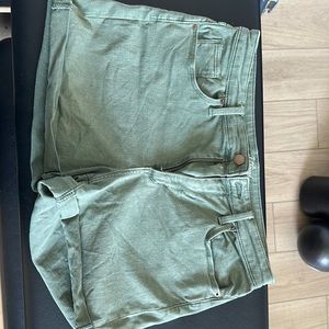 Like New Universal Thread Shorts